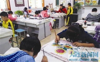 指導托管學(xué)生養花
