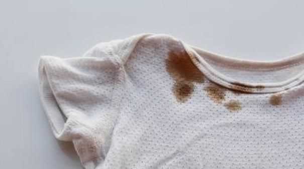 油筆印在衣服上怎么去掉，油性記號筆弄在衣服上怎么洗掉？圖1