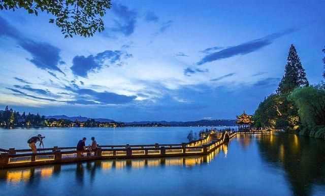 西湖十景介紹，西湖十景名稱有什么含義和來(lái)歷？雙峰插云為什么看不到了？圖1
