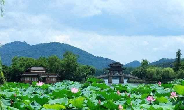 西湖十景介紹，西湖十景名稱有什么含義和來(lái)歷？雙峰插云為什么看不到了？圖2