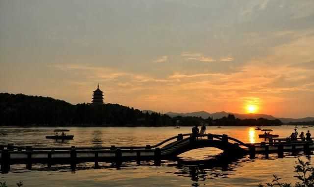 西湖十景介紹，西湖十景名稱有什么含義和來(lái)歷？雙峰插云為什么看不到了？圖3