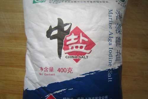 填上合適的質(zhì)量單位．一袋食鹽重500______； 小紅的體重25______；一輛卡車(chē)的載重量是8______；一枚2分