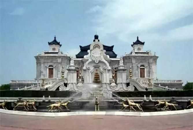 被稱(chēng)為萬(wàn)園之園的是什么人