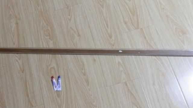 門(mén)框條掉了用什么膠粘，櫥柜的門(mén)框掉了，是用膠粘的，用的什么膠呀這？圖4