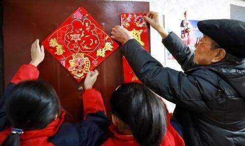 過(guò)年的傳說(shuō)故事,春節的由來(lái)和傳說(shuō)故事20字圖1
