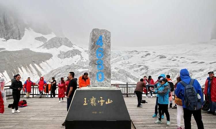 玉龍雪山在九寨溝的哪里