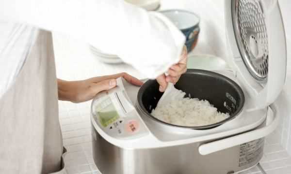 電飯煲內(nèi)膽焦糊怎么洗,新買(mǎi)的電飯鍋內(nèi)膽怎樣清洗圖1
