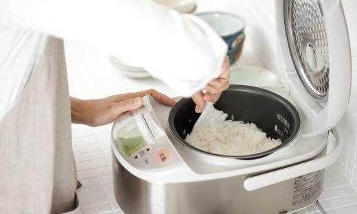 電飯煲內(nèi)膽焦糊怎么洗,新買(mǎi)的電飯鍋內(nèi)膽怎樣清洗圖3