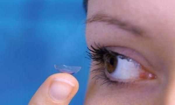 戴隱形眼鏡能睡覺一個小時嗎