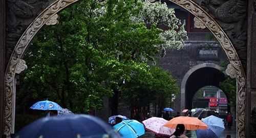 黃梅天怎么拖地才不潮,有什么辦法能讓地板在梅雨季節(jié)保持干燥呢圖3