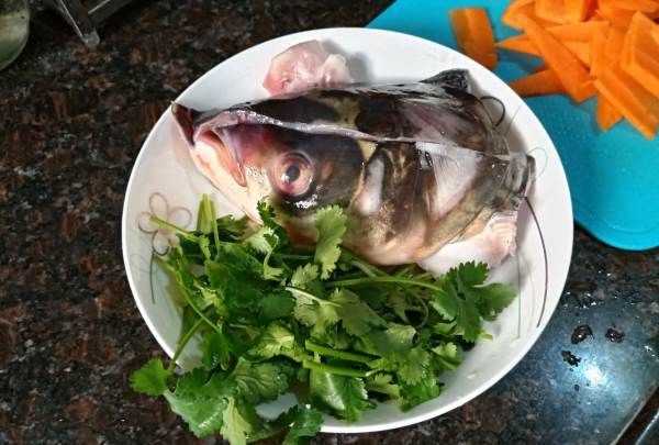 魚頭豆腐湯的做法,魚頭豆腐湯的做法家常做法圖3