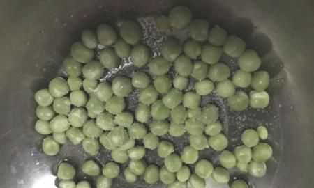 豌豆可以生吃嗎，生豌豆有股酸味能炒熟吃嗎？圖1
