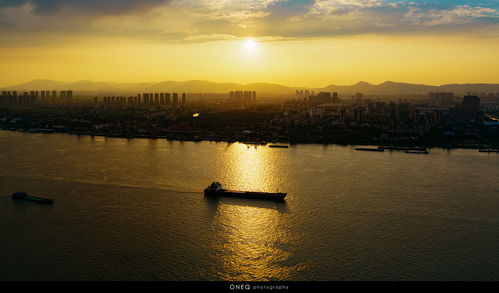 關(guān)于長(cháng)江日出夕陽(yáng)的詩(shī)句