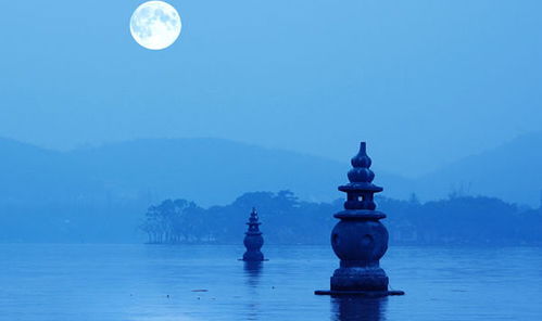 關(guān)于三潭印月島的詩(shī)句