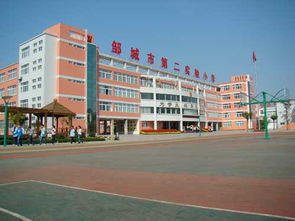 鄒城市第二實(shí)驗小學(xué)的校園一角作文