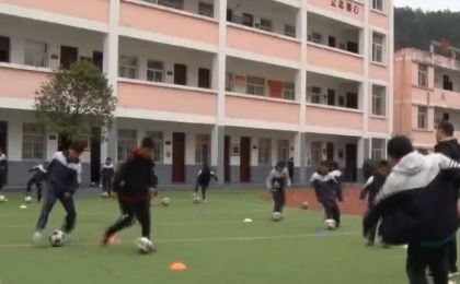 校園里下課的作文怎么寫