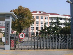 學(xué)校大門(mén)迎賓注意事項
