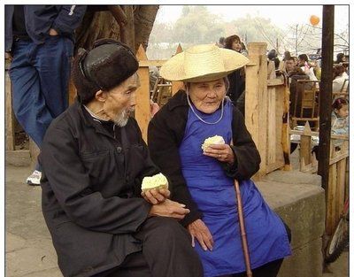 世間，有一種最美麗的感情，超越了男女之情，不僅僅是愛(ài)，里面還