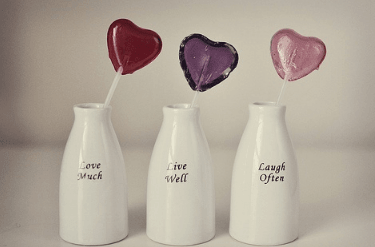 關(guān)于一個人經(jīng)歷越多越成熟的說說：年輕時別怕冒險。即使失敗了，也有足夠多的時間來扭轉(zhuǎn)