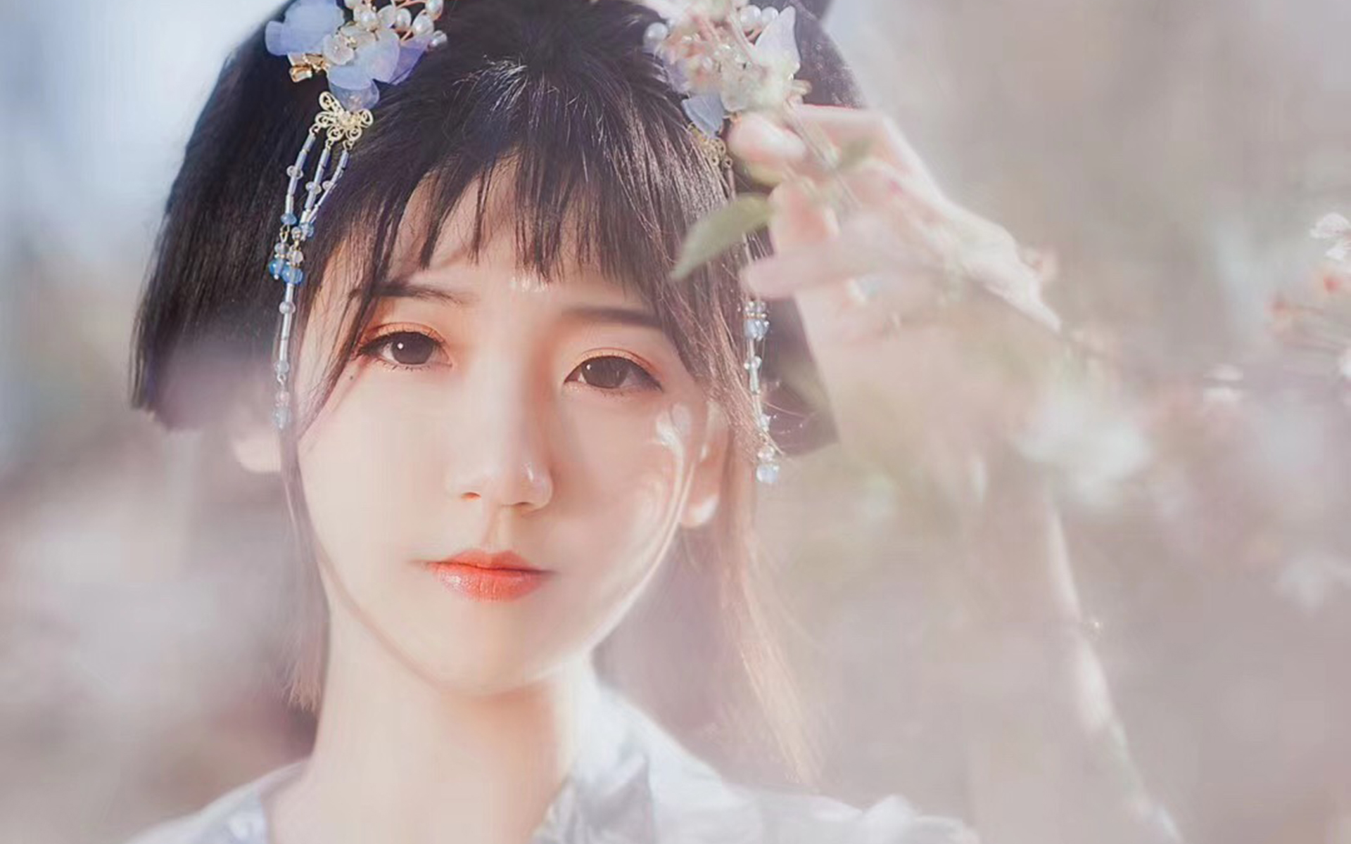 生命必須要有裂縫，陽光才能照射進(jìn)來